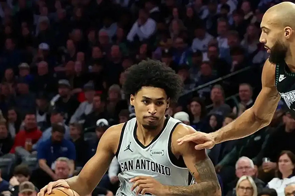 无亚马马刺遇<a href=/lanqiuxg/timberwolves/ target=_blank class=infotextkey>森林狼</a>：后卫拼劲难敌双塔觉醒