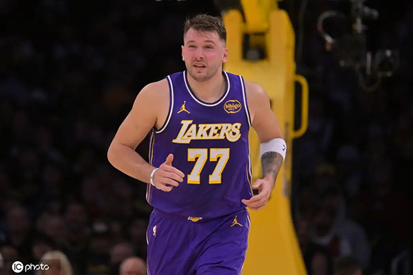 残阵马刺掀翻湖人，NBA杯八强战紫金军主场出局